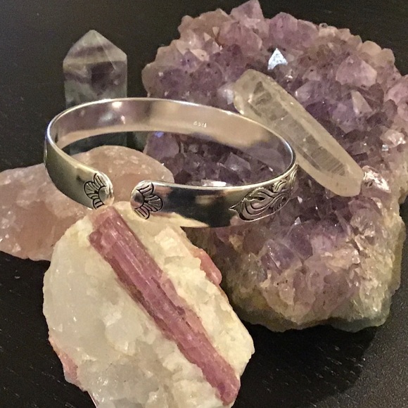 Cuff Bracelet - Picture 4 of 6